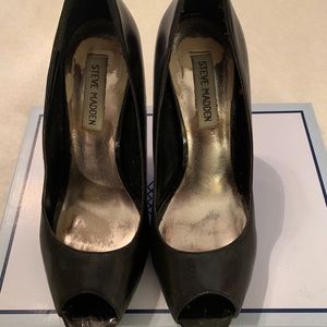 Black Steve Madden peep toe pumps